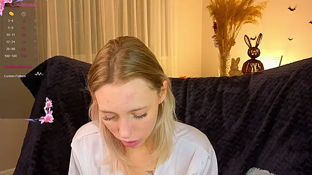 NyxaThorn online show from November 2025 02:43:02 PM