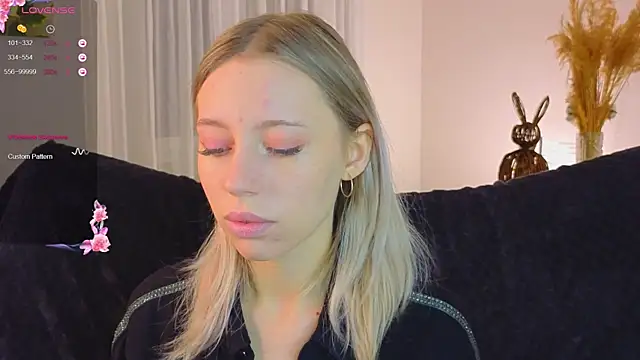 NyxaThorn online show from November 2025 02:43:01 PM