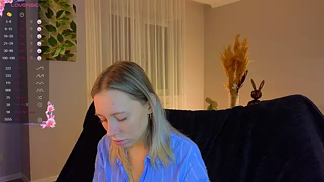 NyxaThorn online show from November 2025 02:38:01 PM