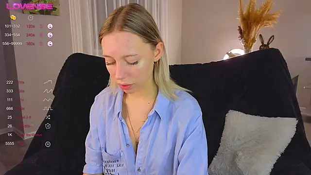 NyxaThorn online show from October 2025 02:38:01 PM