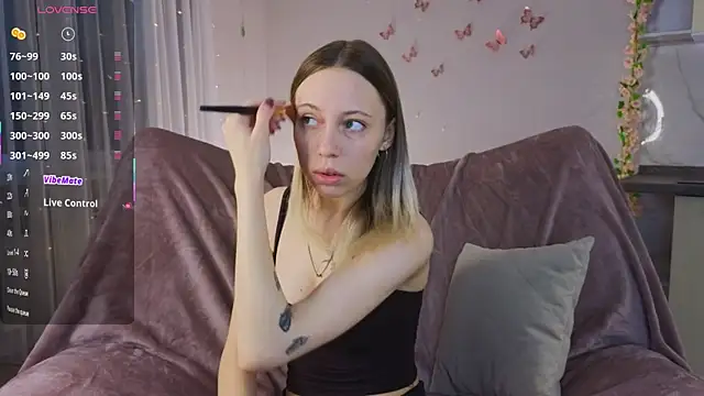 NyxaThorn online show from April 2026 04:10:02 PM