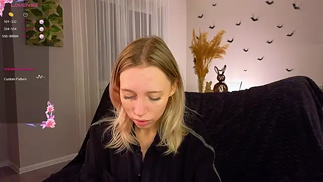 NyxaThorn online show from November 2025 04:33:02 PM