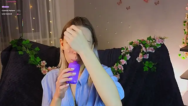 NyxaThorn online show from January 2026 02:42:02 PM