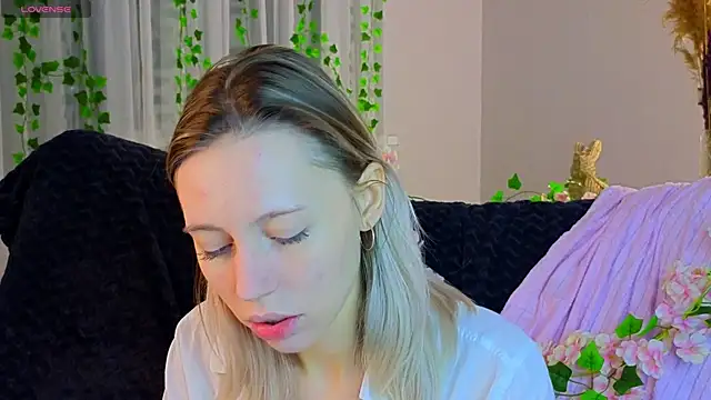 NyxaThorn online show from December 2025 02:41:02 PM