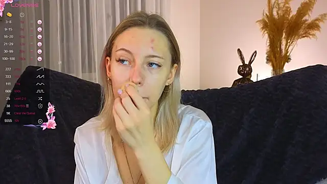 NyxaThorn online show from November 2025 02:33:01 PM