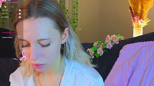 NyxaThorn online show from December 2025 02:37:01 PM