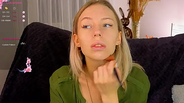 NyxaThorn online show from November 2025 02:32:02 PM