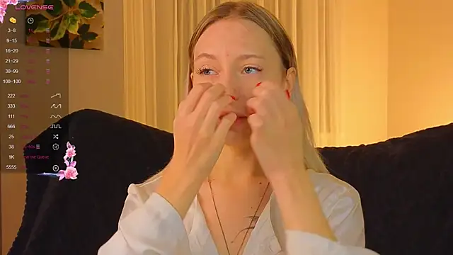 NyxaThorn online show from November 2025 02:43:02 PM