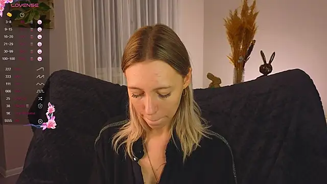 NyxaThorn online show from November 2025 02:39:02 PM