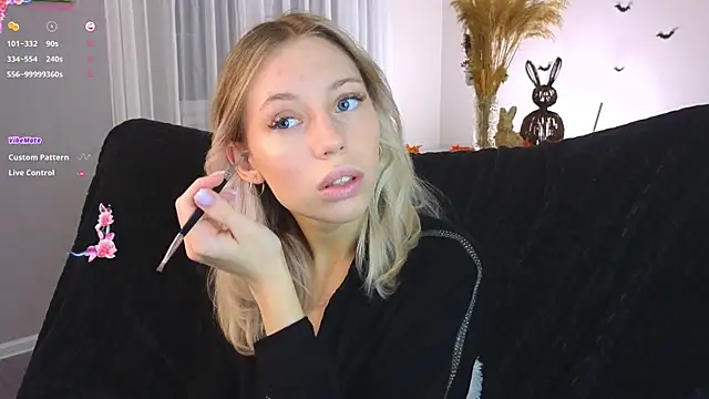 NyxaThorn online show from November 2025 02:44:02 PM