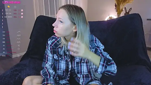 NyxaThorn online show from October 2025 02:39:02 PM