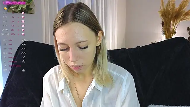 NyxaThorn online show from October 2025 02:39:01 PM