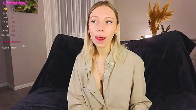 NyxaThorn online show from October 2025 02:39:02 PM