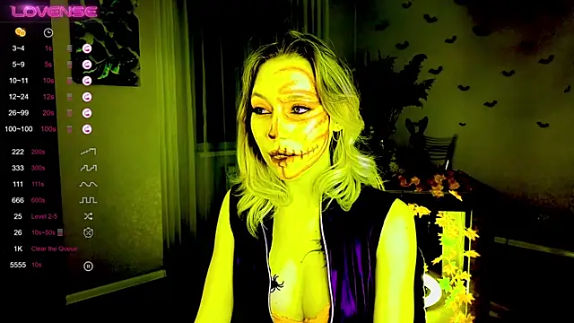 NyxaThorn online show from October 2025 02:35:02 PM