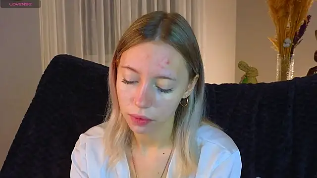 NyxaThorn online show from November 2025 02:38:02 PM