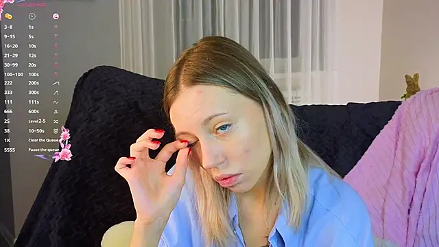 NyxaThorn online show from November 2025 02:40:02 PM