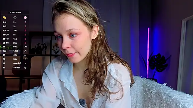 Snapshot of Tender_beauty chatting on May 2026 06:39:01 PM Tender beauty online show from May 2026 06:39:01 PM