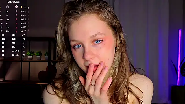 Snapshot of Tender_beauty chatting on May 2026 05:57:02 PM Tender beauty online show from May 2026 05:57:02 PM