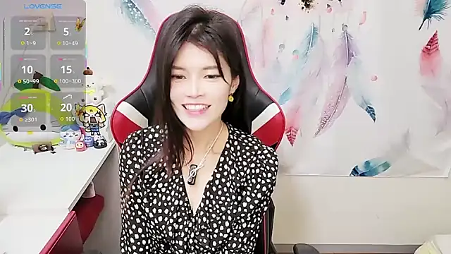 Snapshot of Alina10932 chatting on November 2025 09:10:01 AM Alina10932 online show from November 2025 09:10:01 AM