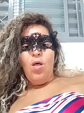 Snapshot of RaphinhaSanches chatting on December 2025 11:42:02 AM RaphinhaSanches online show from December 2025 11:42:02 AM