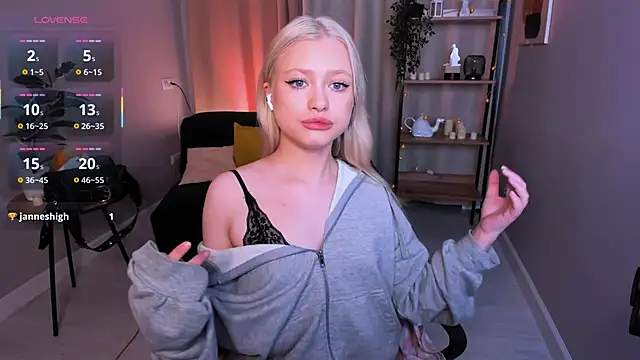 Millie Vanillies online show from November 2025 01:04:01 PM