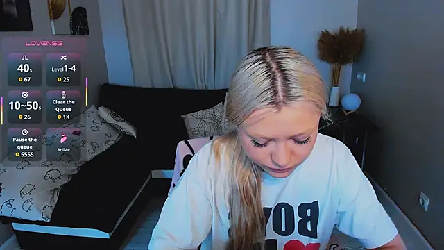 Millie Vanillies online show from December 2025 05:50:02 AM