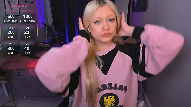 Millie Vanillies online show from December 2025 01:17:02 PM