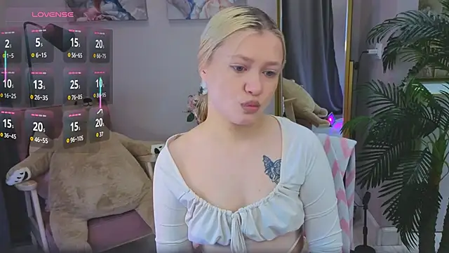 Millie Vanillies online show from October 2025 03:24:02 PM