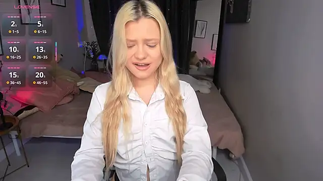 Millie Vanillies online show from October 2025 08:32:02 PM