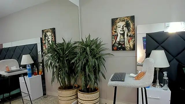 Snapshot of emilio_brandon chatting on November 2025 11:02:01 AM emilio brandon online show from November 2025 11:02:01 AM