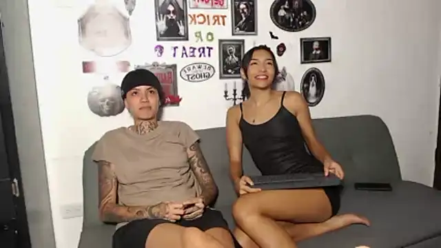 ParisAndVi online show from October 2025 08:20:02 PM