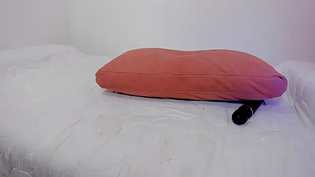 Emiss Jones online show from April 2026 07:45:01 AM