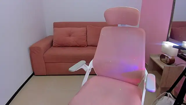 Emiss Jones online show from April 2026 01:18:01 AM