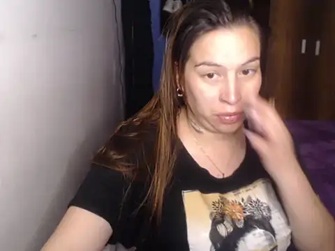 cloequeen15 online show from February 2026 01:49:01 AM