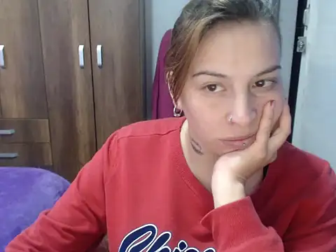 Snapshot of cloequeen15 chatting on October 2025 06:52:01 PM cloequeen15 online show from October 2025 06:52:01 PM