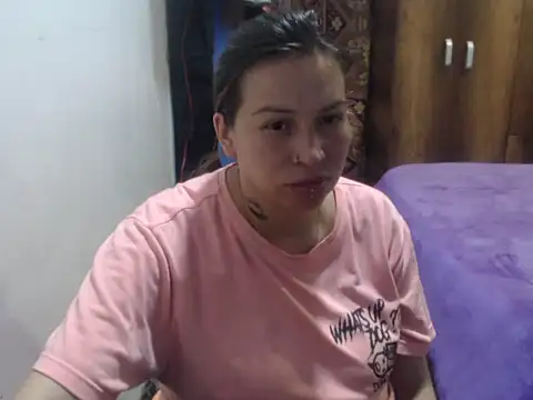 cloequeen15 online show from April 2026 10:35:01 PM