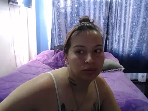 Snapshot of cloequeen15 chatting on October 2025 01:12:02 PM cloequeen15 online show from October 2025 01:12:02 PM