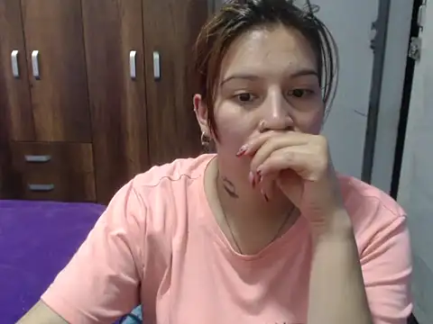 Snapshot of cloequeen15 chatting on October 2025 06:16:01 PM cloequeen15 online show from October 2025 06:16:01 PM