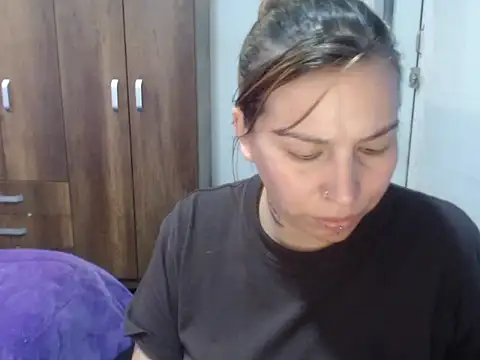 Snapshot of cloequeen15 chatting on November 2025 05:38:01 PM cloequeen15 online show from November 2025 05:38:01 PM