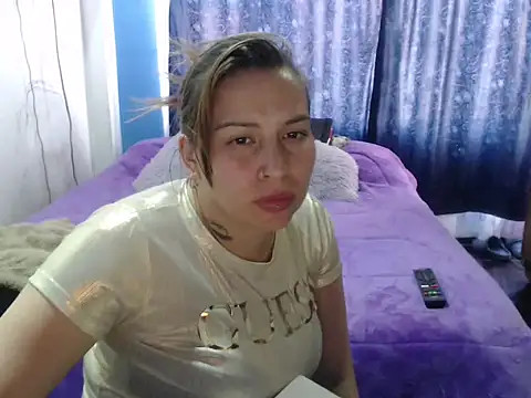 Snapshot of cloequeen15 chatting on October 2025 06:42:01 PM cloequeen15 online show from October 2025 06:42:01 PM