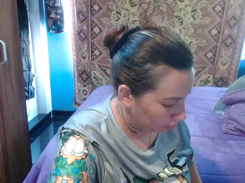 Snapshot of cloequeen15 chatting on May 2026 06:12:01 PM cloequeen15 online show from May 2026 06:12:01 PM