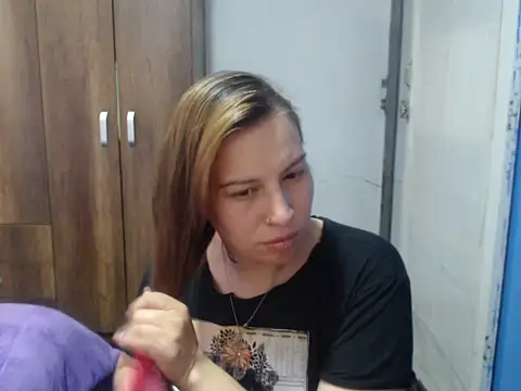 Snapshot of cloequeen15 chatting on October 2025 08:10:01 PM cloequeen15 online show from October 2025 08:10:01 PM