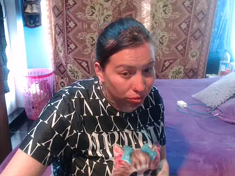 cloequeen15 online show from April 2026 04:46:01 PM