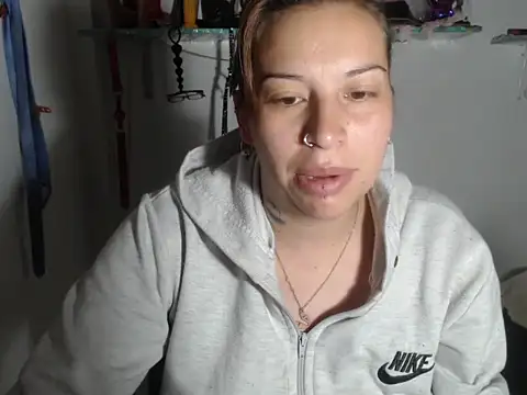 Snapshot of cloequeen15 chatting on September 2025 10:44:01 AM cloequeen15 online show from September 2025 10:44:01 AM