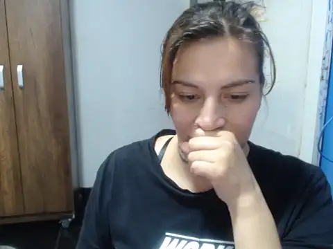 Snapshot of cloequeen15 chatting on November 2025 06:34:01 PM cloequeen15 online show from November 2025 06:34:01 PM