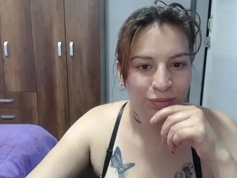 Snapshot of cloequeen15 chatting on November 2025 02:44:02 PM cloequeen15 online show from November 2025 02:44:02 PM