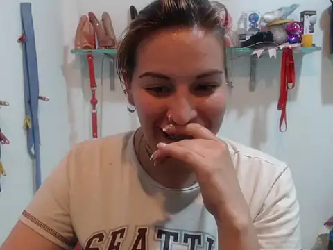 Snapshot of cloequeen15 chatting on September 2025 06:51:01 PM cloequeen15 online show from September 2025 06:51:01 PM