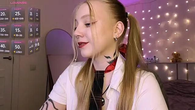 RebeccaAster online show from April 2026 06:30:02 PM