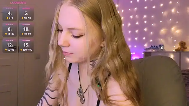 RebeccaAster online show from April 2026 06:09:02 PM