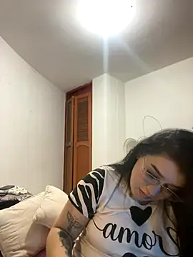 Aliciawhitee online show from November 2025 02:28:02 AM